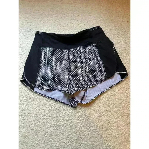 Lululemon Real Quick High Rise Perforated Shorts in Monochromic Black Size 6 - Picture 6 of 9